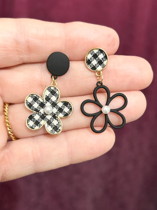 Flower Design Plaid Pattern Gold Plated Earrings